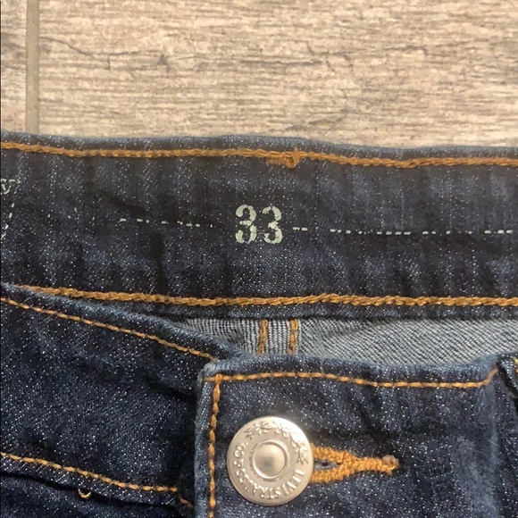 Levi’s dark rinse cuff short - Picture 2 of 3